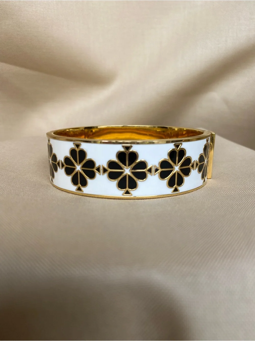 Kate Spade Heritage Spade Hinged Bangle